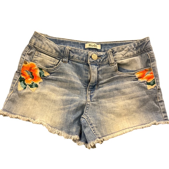 Mudd Other - Pretty Embroidered Jean shorts